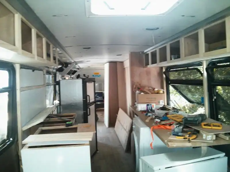 wanderlust_tips_cap_doi_bien_xe_bus_thanh_nha_di_dong_12