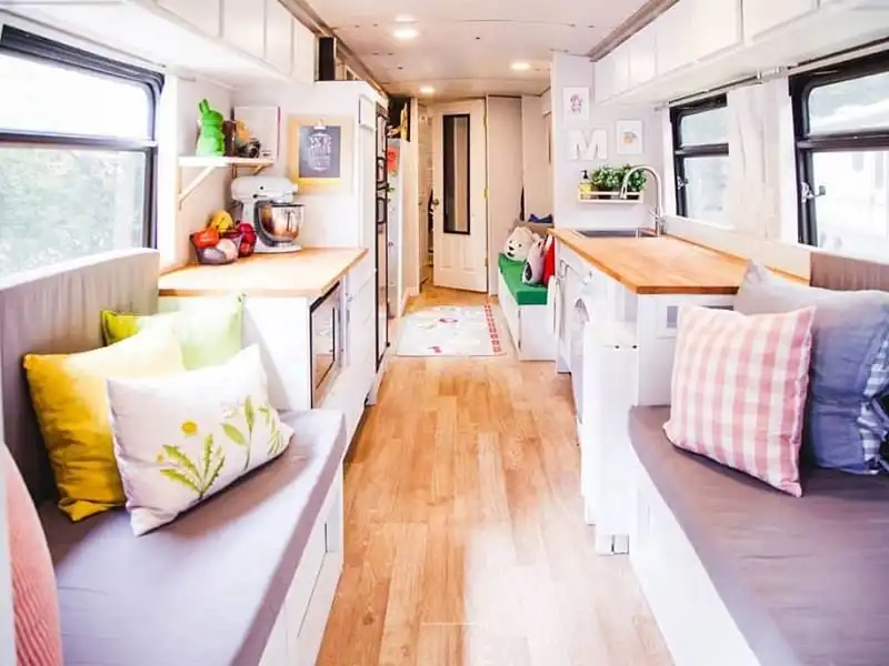 wanderlust_tips_cap_doi_bien_xe_bus_thanh_nha_di_dong_13