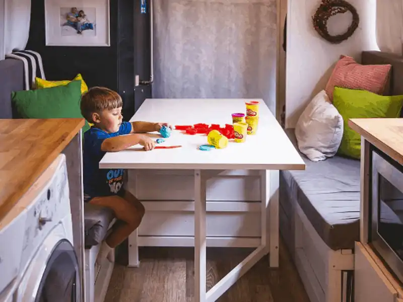 wanderlust_tips_cap_doi_bien_xe_bus_thanh_nha_di_dong_17