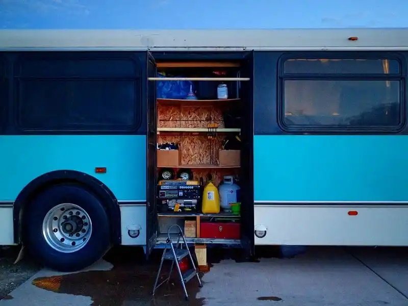 wanderlust_tips_cap_doi_bien_xe_bus_thanh_nha_di_dong_18