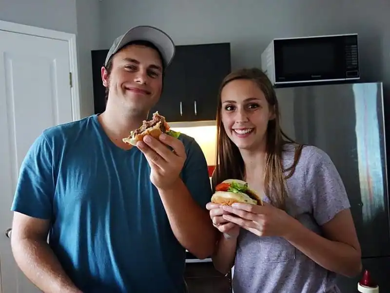 wanderlust_tips_cap_doi_bien_xe_bus_thanh_nha_di_dong_2