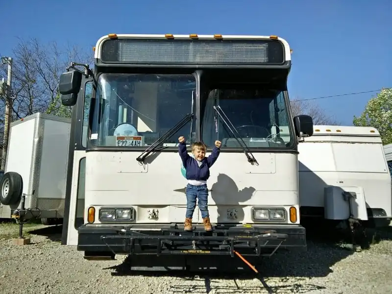 wanderlust_tips_cap_doi_bien_xe_bus_thanh_nha_di_dong_20