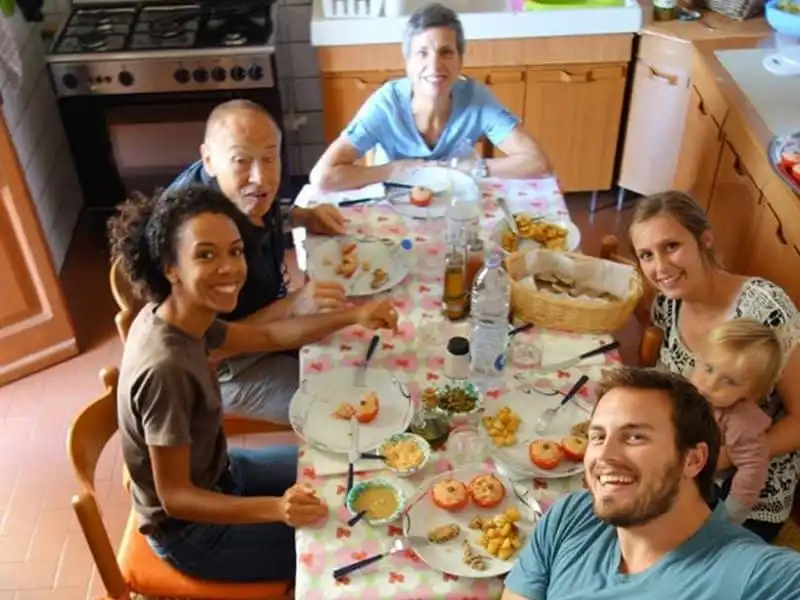 wanderlust_tips_cap_doi_bien_xe_bus_thanh_nha_di_dong_6