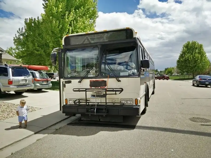 wanderlust_tips_cap_doi_bien_xe_bus_thanh_nha_di_dong_9