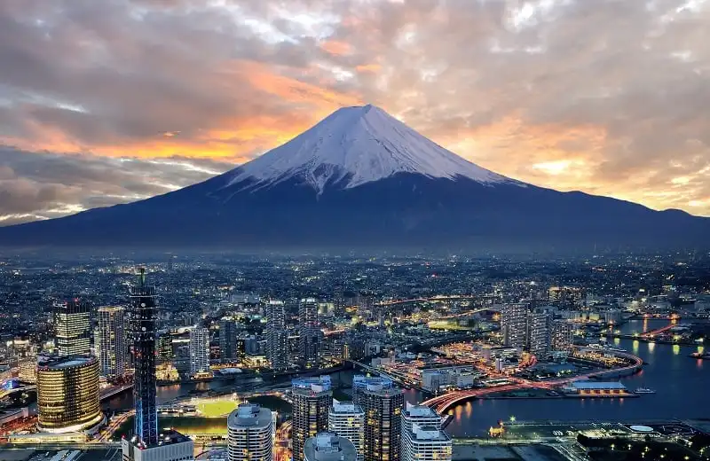 Top 5 thành phố du lịch được tìm kiếm nhiều nhất trên google 9 surreal view of Yokohama and Mt. Fuji