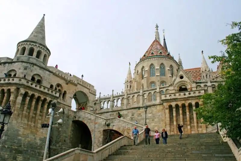 Nếu khu Đồi lâu đài Buda và toàn cảnh sông Danube được UNESCO đưa vào danh mục Di sản thế giới, thì Nhà thờ Matthias và quần thể “Thành những người đánh cá” đã được người dân Hungary bình chọn là 1 trong “7 kỳ quan kiến trúc Hungary”.