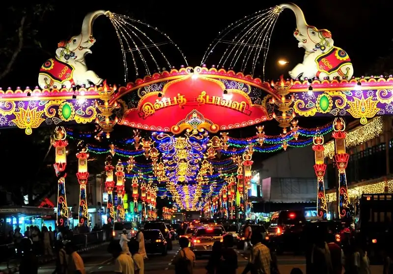 Tưng bừng mùa lễ hội tháng 10 tại Singapore 6 Trang trí vào ban đêm trên đường phố