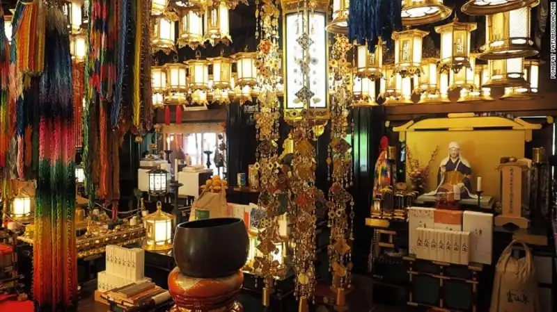 Ngôi đền treo hàng trăm “bộ ngực” phụ nữ ở Nhật Bản 10 wanderlust_tips_ngoi_den_treo_nguc_phu_nu_3