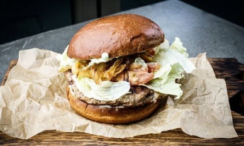 Bánh mì kẹp thịt…chuột, món ăn đang tạo cơn sốt ở Nga