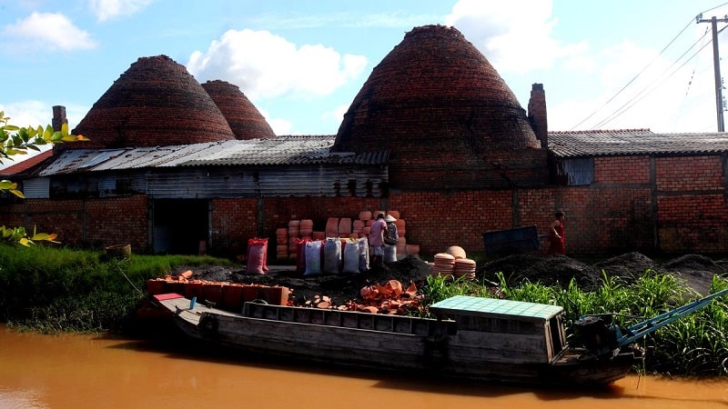 Độc đáo nghề làm gốm đỏ ở Vĩnh Long Độc đáo nghề làm gốm đỏ ở Vĩnh Long