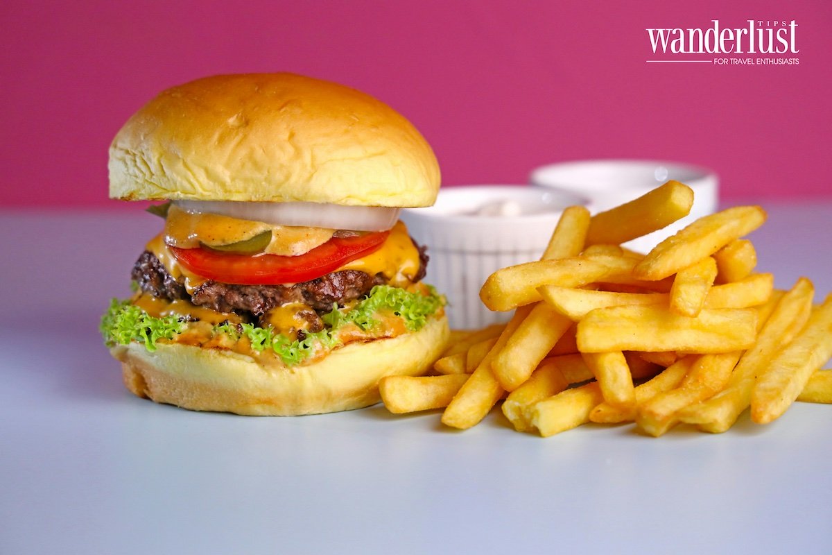 Burger Mumbai chính là minh chứng sống động nhất cho sự kết hợp táo bạo giữa phong cách ẩm thực phương Tây và hương vị đặc trưng của Ấn Độ