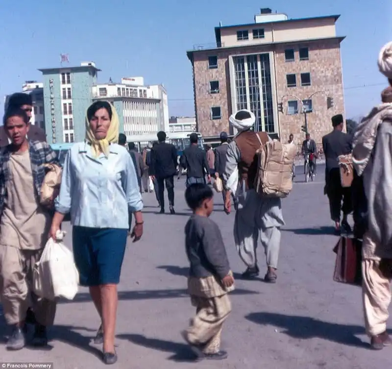 Wanderlust_tips_Afghanistan-xinh-dep-va-binh-yen-nhung-nam-60-70-1