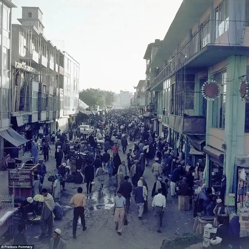 Wanderlust_tips_Afghanistan-xinh-dep-va-binh-yen-nhung-nam-60-70-2