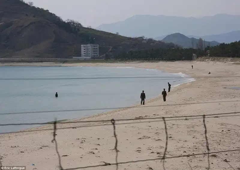 Wanderlust_tips_Nghi-homestay-trong-lang-chai-o-Bac-Trieu-Tien-12