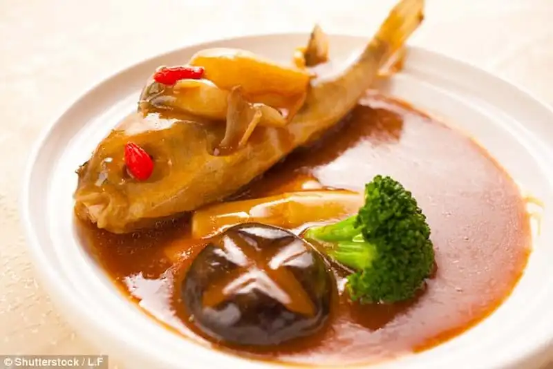 Wanderlust_tips_Ruou-ngam-VietNam-thuoc-top-20-mon-an-kinh-di-nhat-the-gioi-15