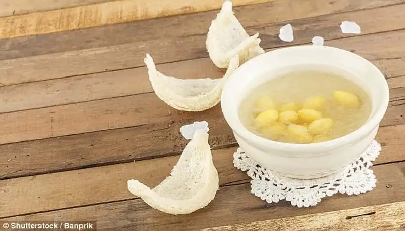 Wanderlust_tips_Ruou-ngam-VietNam-thuoc-top-20-mon-an-kinh-di-nhat-the-gioi-17