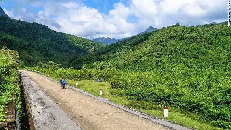 CNN giới thiệu tour phượt miền bắc Việt Nam bằng xe máy 12 Wanderlust_tips_Wanderlust_tips_CNN-gioi-thieu-tour-phuot-VietNam-bang-xe-may-3