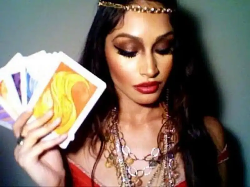 wanderlust-tips-10-ly-do-ban-khong-the-bo-qua-le-hoi-leu-trai-dip-tet-duong-lich-2017-2