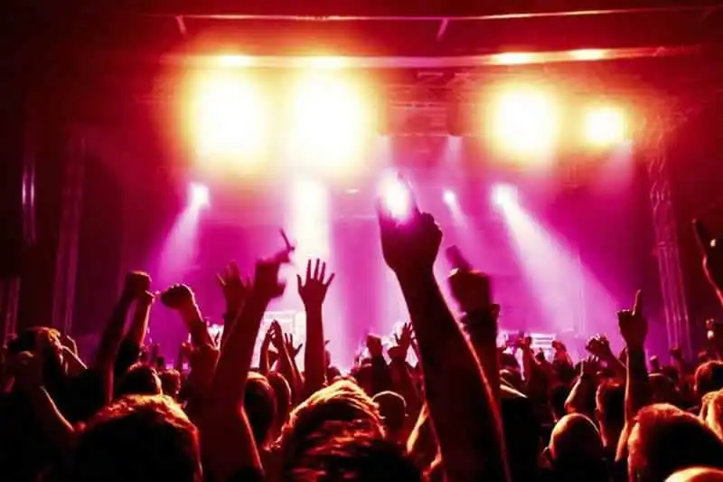 wanderlust-tips-10-ly-do-ban-khong-the-bo-qua-le-hoi-leu-trai-dip-tet-duong-lich-2017-4