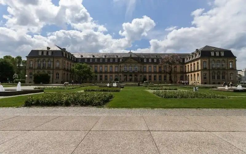 wanderlust-tips-6-cau-chuyen-du-lich-hai-huoc-nhat-nam-2016-3