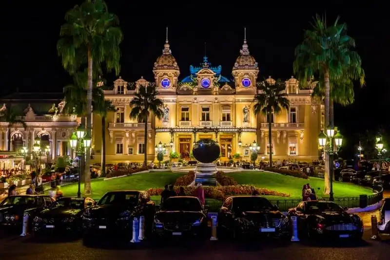 wanderlust-tips-7-quoc-gia-chau-au-ma-du-khach-chi-can-kham-pha-1-ngay-la-het-2