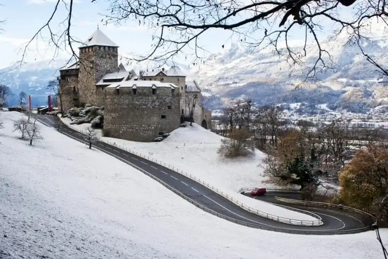 wanderlust-tips-7-quoc-gia-chau-au-ma-du-khach-chi-can-kham-pha-1-ngay-la-het-6