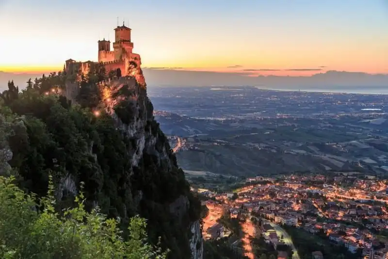 wanderlust-tips-7-quoc-gia-chau-au-ma-du-khach-chi-can-kham-pha-1-ngay-la-het-7