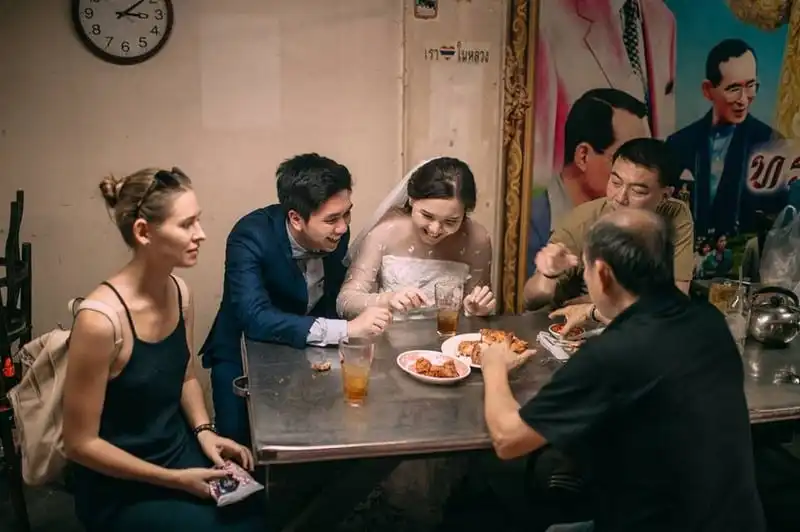 wanderlust-tips-bo-anh-cuoi-dua-nhau-di-an-khap-the-gian-gay-sot-18