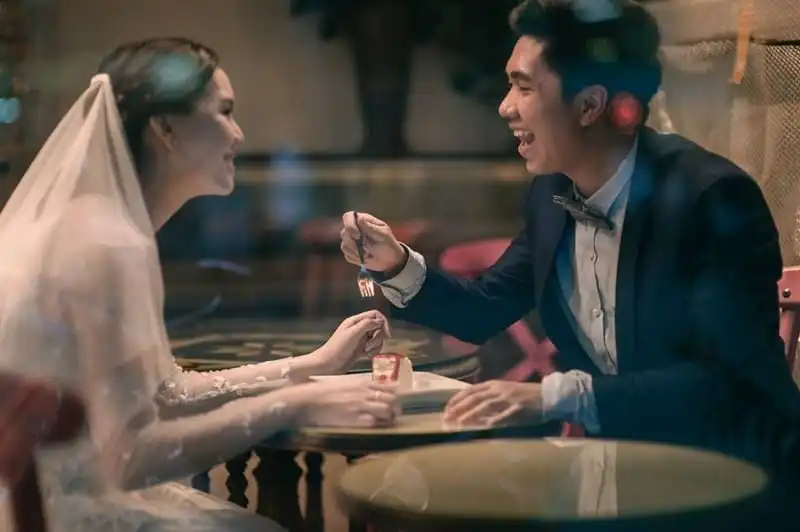 wanderlust-tips-bo-anh-cuoi-dua-nhau-di-an-khap-the-gian-gay-sot-27