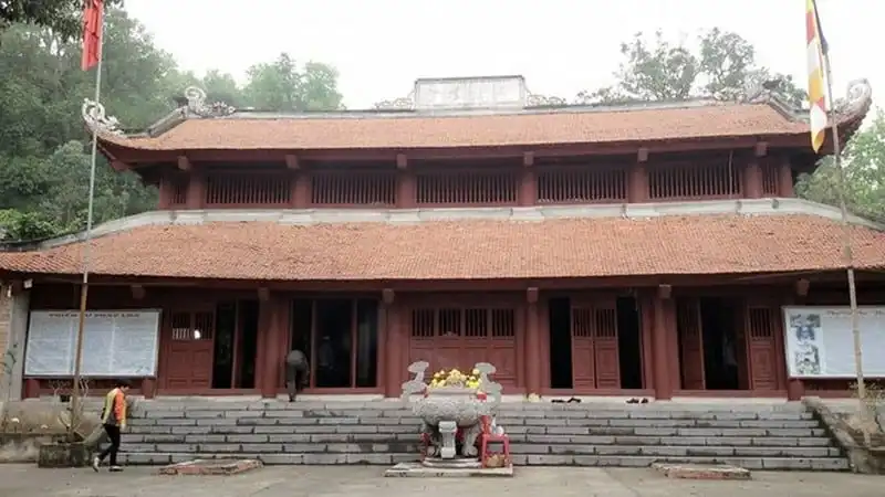 wanderlust-tips-cuoi-thang-12-toi-hai-duong-ngam-la-phong-nhuom-do-1