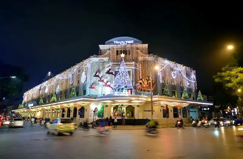 wanderlust-tips-dao-pho-phuong-ha-noi-cam-nhan-khong-khi-noel-dang-can-ke-2