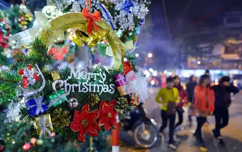 wanderlust-tips-dao-pho-phuong-ha-noi-cam-nhan-khong-khi-noel-dang-can-ke-4