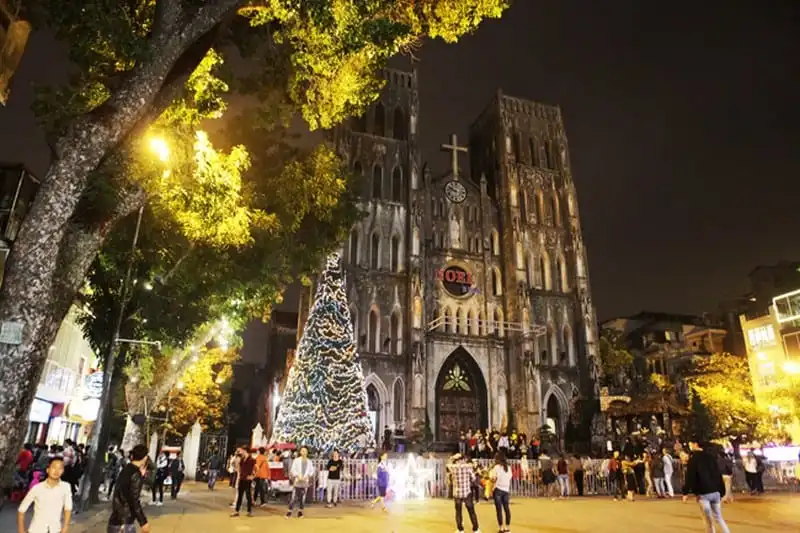 wanderlust-tips-dao-pho-phuong-ha-noi-cam-nhan-khong-khi-noel-dang-can-ke-7