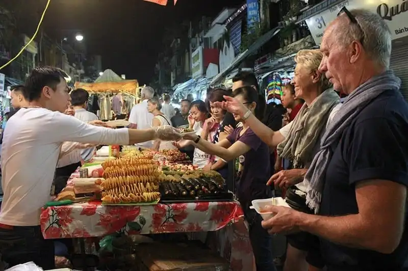 wanderlust-tips-diem-danh-nhung-cho-dem-nhon-nhip-nhat-viet-nam-1