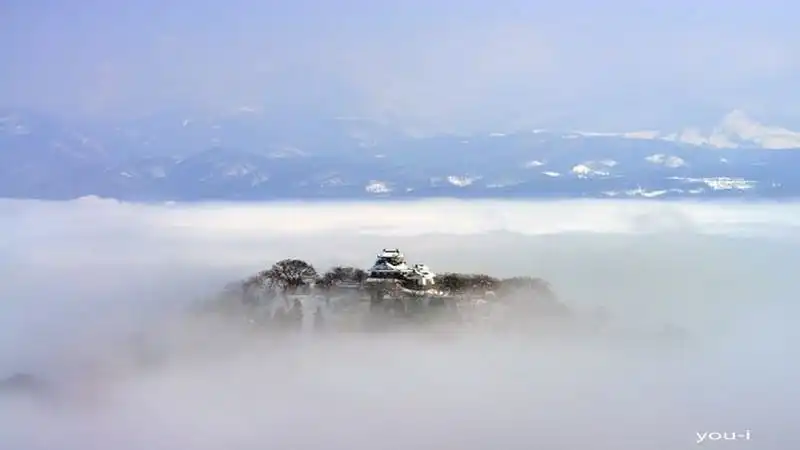 wanderlust-tips-ky-bi-toa-lau-dai-trong-may-chi-xuat-hien-10-lan-trong-mot-nam-2