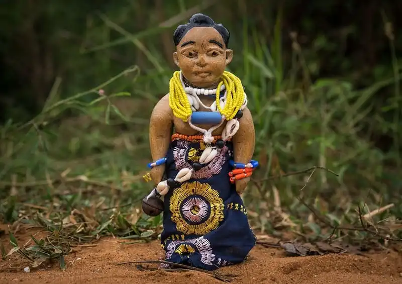 wanderlust-tips-ky-la-tap-tuc-nuoi-duong-hinh-nhan-cua-nhung-dua-tre-da-chet-2