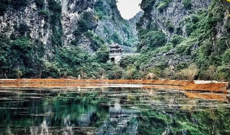 Ngỡ ngàng "tuyệt tình cốc" phiên bản Việt ở Ninh Bình 5 wanderlust-tips-ngo-ngang-tuyet-tinh-coc-phien-ban-viet-o-ninh-binh-1