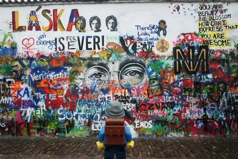 wanderlust-tips-ngo-nghinh-nhan-vat-lego-di-du-lich-khap-the-gioi-13