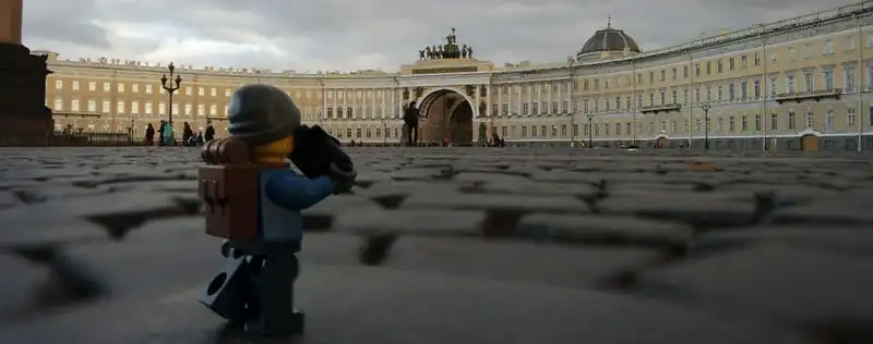 wanderlust-tips-ngo-nghinh-nhan-vat-lego-di-du-lich-khap-the-gioi-14