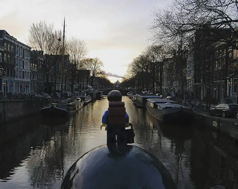 wanderlust-tips-ngo-nghinh-nhan-vat-lego-di-du-lich-khap-the-gioi-21