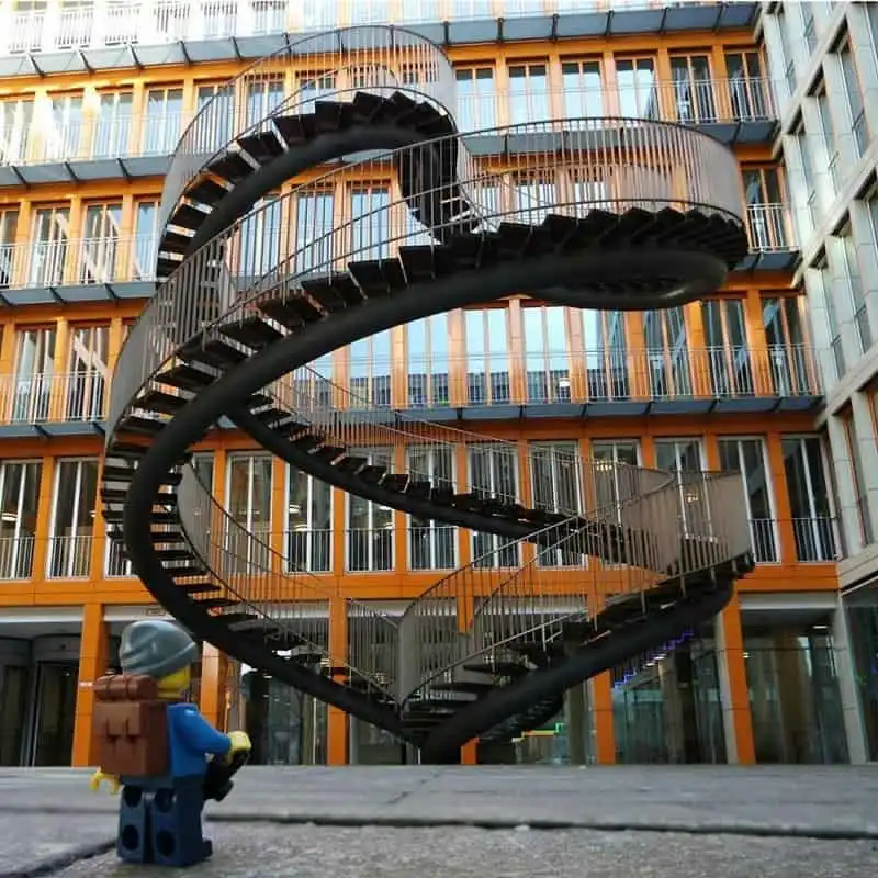 wanderlust-tips-ngo-nghinh-nhan-vat-lego-di-du-lich-khap-the-gioi-25