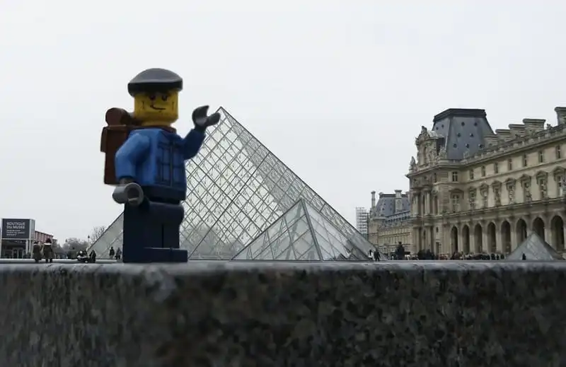wanderlust-tips-ngo-nghinh-nhan-vat-lego-di-du-lich-khap-the-gioi-3