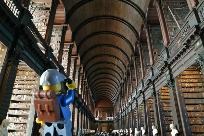 wanderlust-tips-ngo-nghinh-nhan-vat-lego-di-du-lich-khap-the-gioi-9