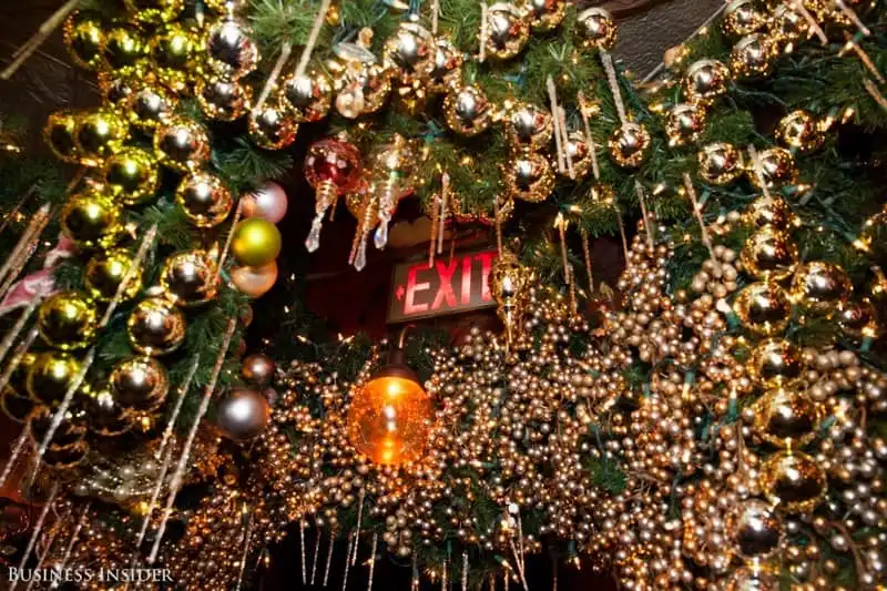 wanderlust-tips-nha-hang-chi-1,5-ti-dong-moi-nam-de-trang-tri-giang-sinh-14