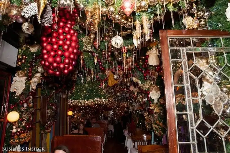 wanderlust-tips-nha-hang-chi-1,5-ti-dong-moi-nam-de-trang-tri-giang-sinh-3