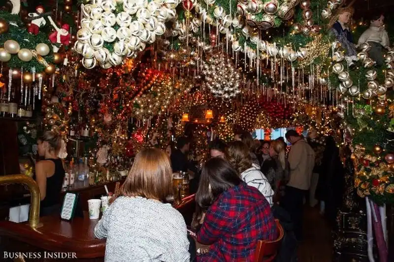 wanderlust-tips-nha-hang-chi-1,5-ti-dong-moi-nam-de-trang-tri-giang-sinh-6