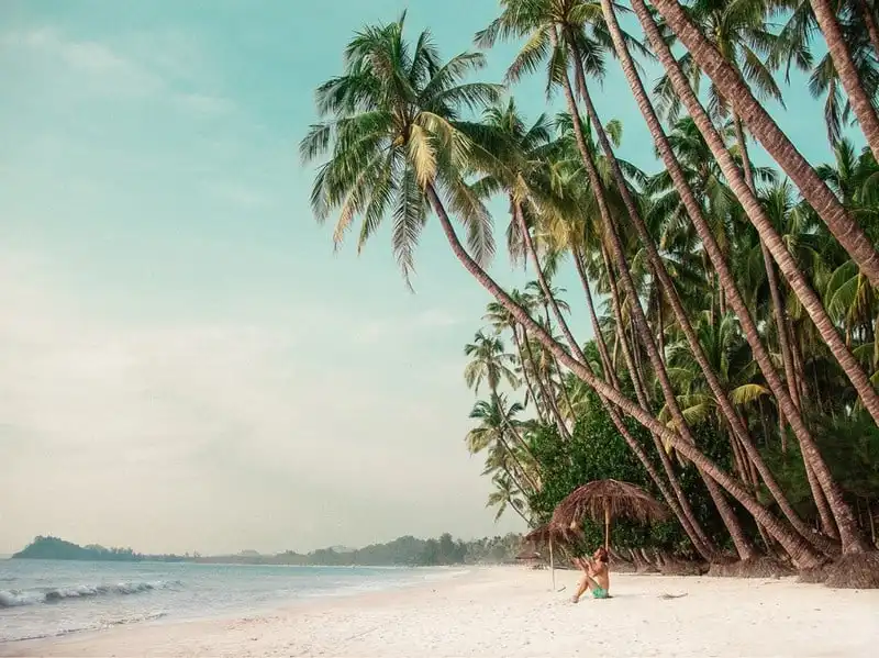 wanderlust-tips-nhung-hinh-anh-dep-nhu-mo-cua-cap-doi-bo-viec-de-di-du-lich-11