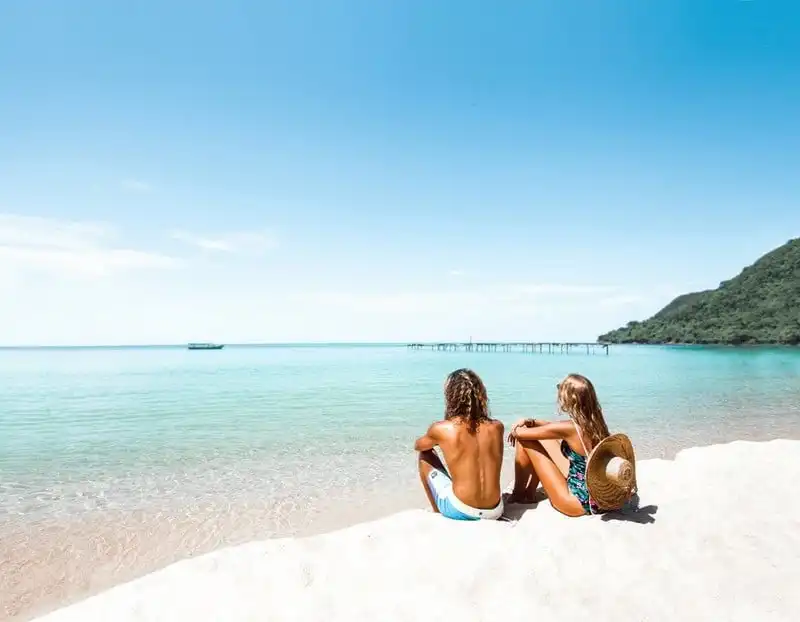 wanderlust-tips-nhung-hinh-anh-dep-nhu-mo-cua-cap-doi-bo-viec-de-di-du-lich-13