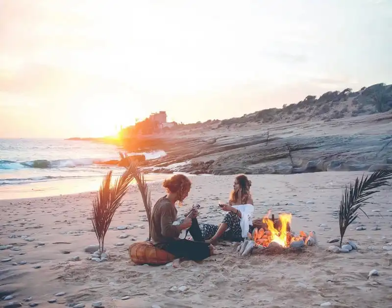 wanderlust-tips-nhung-hinh-anh-dep-nhu-mo-cua-cap-doi-bo-viec-de-di-du-lich-14