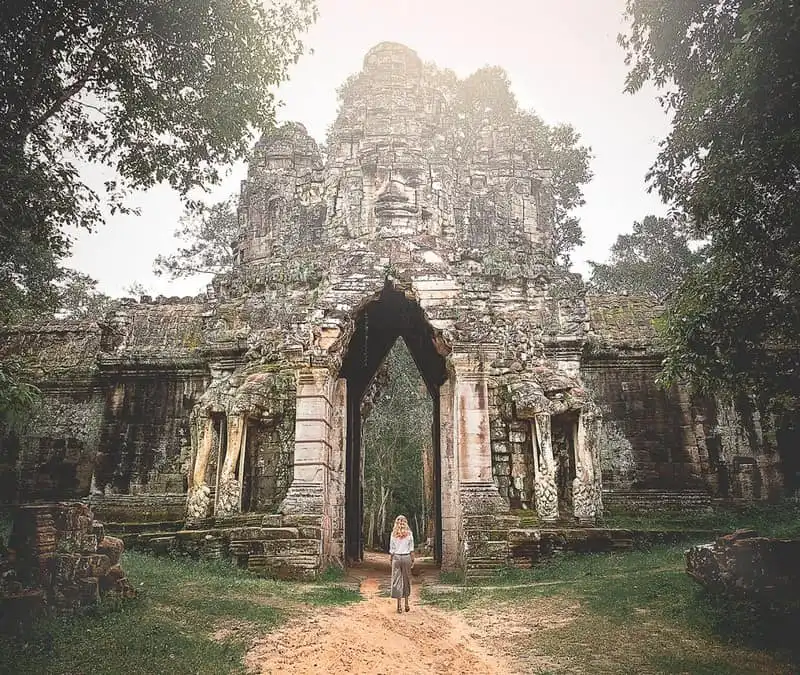 wanderlust-tips-nhung-hinh-anh-dep-nhu-mo-cua-cap-doi-bo-viec-de-di-du-lich-6